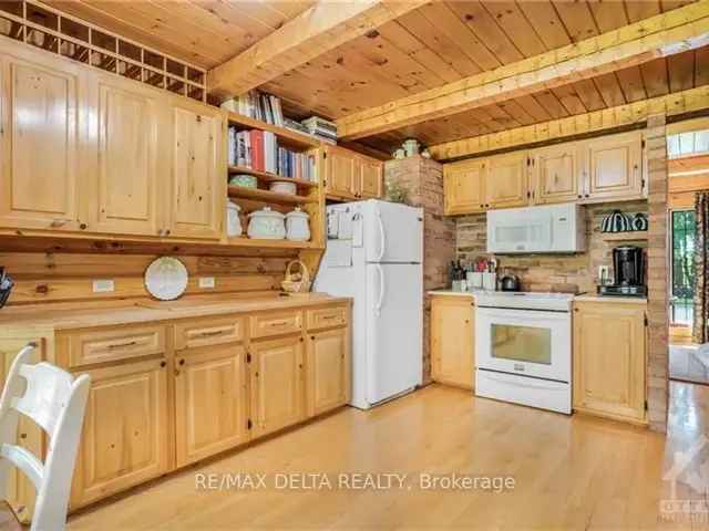 Secluded Log Home on 1.3 Acres with Screened Getaway