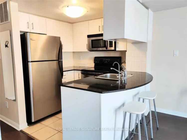 Rent Executive Living 2 Bedroom Den Unit with Rooftop Terrace in King Towns