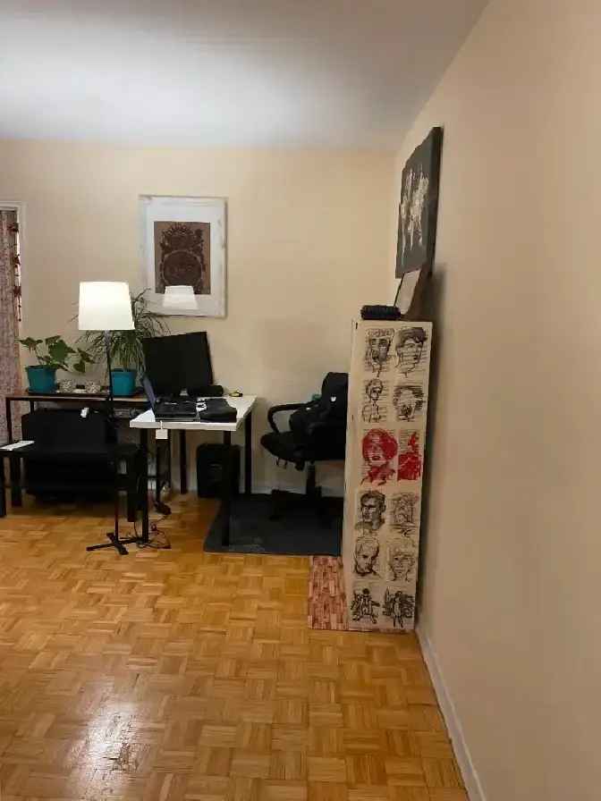 1 Bedroom Available - Mount Pleasant & Eglinton Avenue East