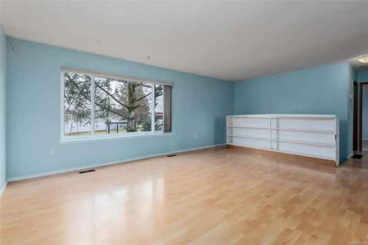 Buy House in Courtenay City with 4 Bedrooms and Sundeck