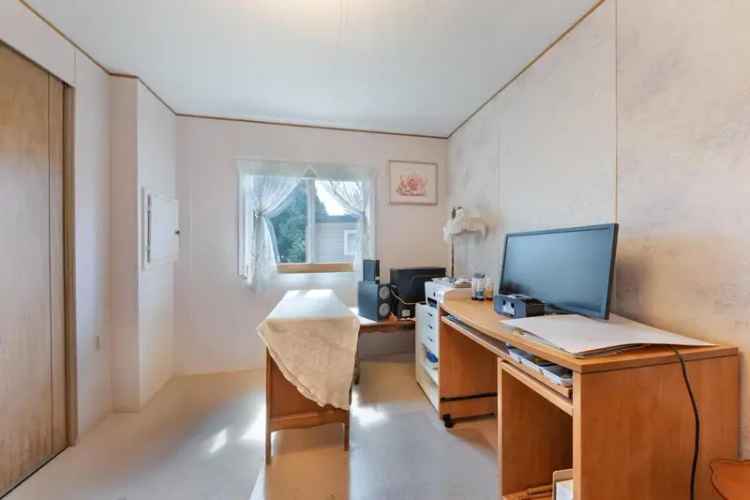 Spacious Sea Ridge Bays Home 2 Bed 2 Bath Double Wide Lot