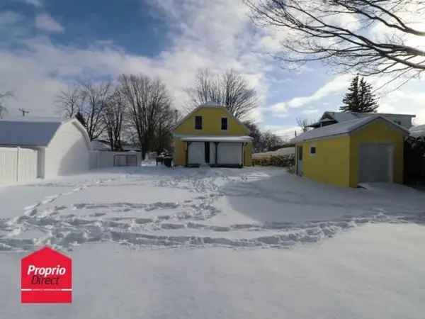 Two-Story House for Sale in Warwick City Center