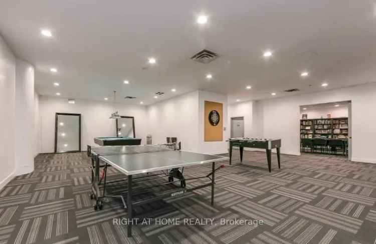 Condo For Sale in Yonge Street, Toronto, Ontario