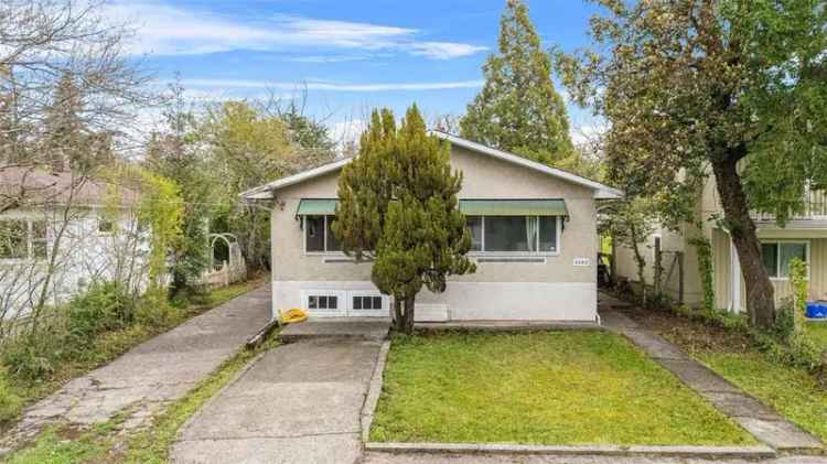 Maplewood Family Home Two Bedrooms Open Plan Living