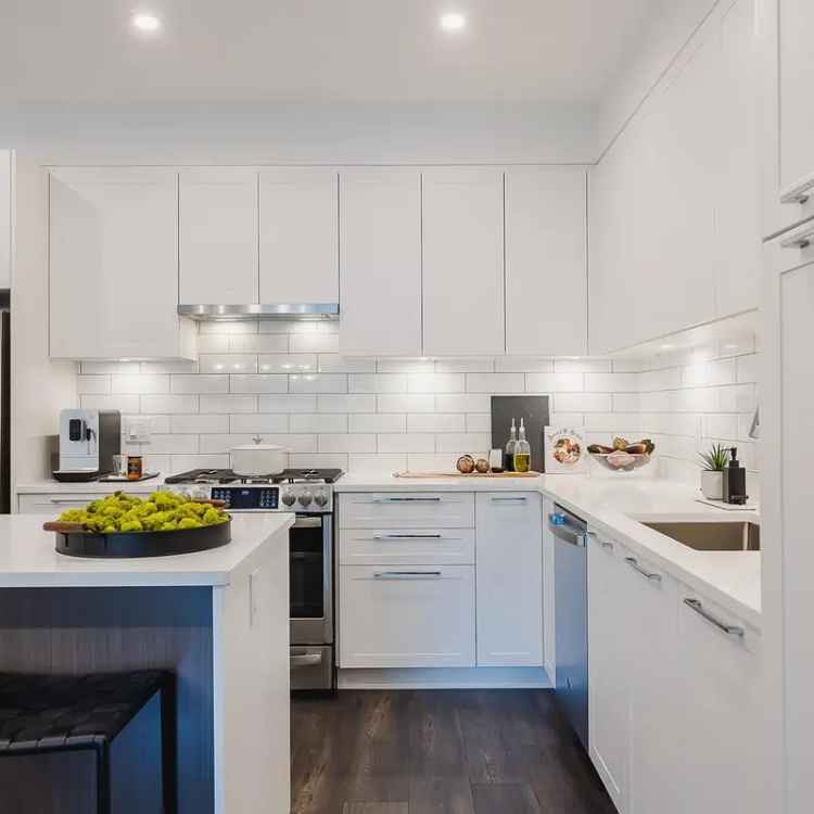 Abbotsford Clearbrook Condo for Sale - Modern 2 Bed 2 Bath