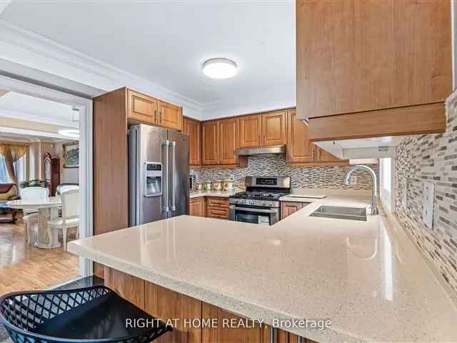 Beautiful Detached House in South Barrie