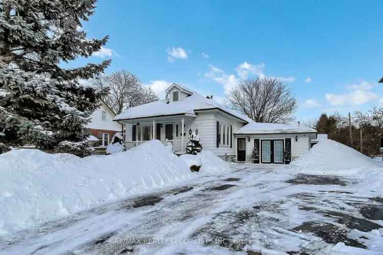 Adorable Bungalow Huge Lot Open Concept Hardwood Floors Perfect for Families