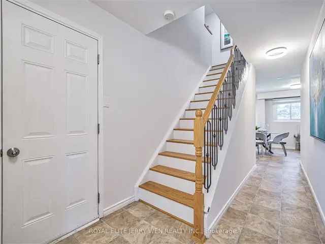 House For Sale in Whitby, Ontario