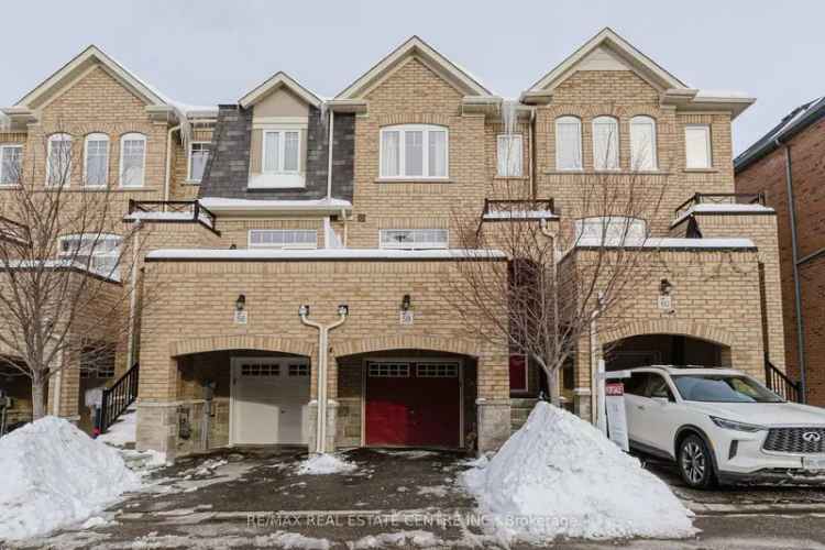 Stunning Townhouse for Sale: Spacious, Modern, and Convenient