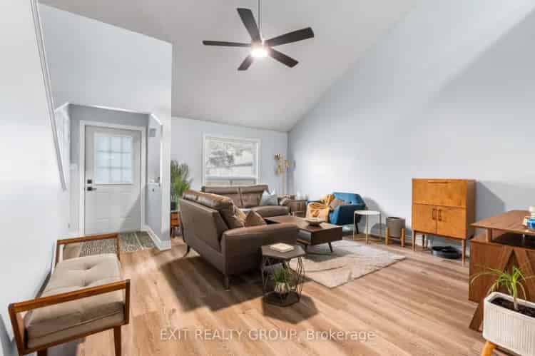 Brighton Condo 3 Bed 2 Bath Updated Modern Kitchen Private Deck