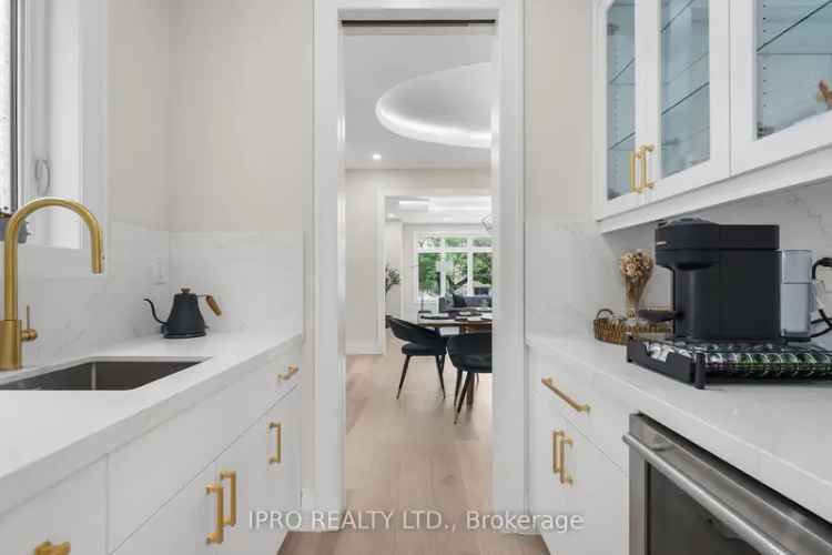 Luxury Willowdale West Home: Chef's Kitchen, Ensuite Baths & Finished Basement