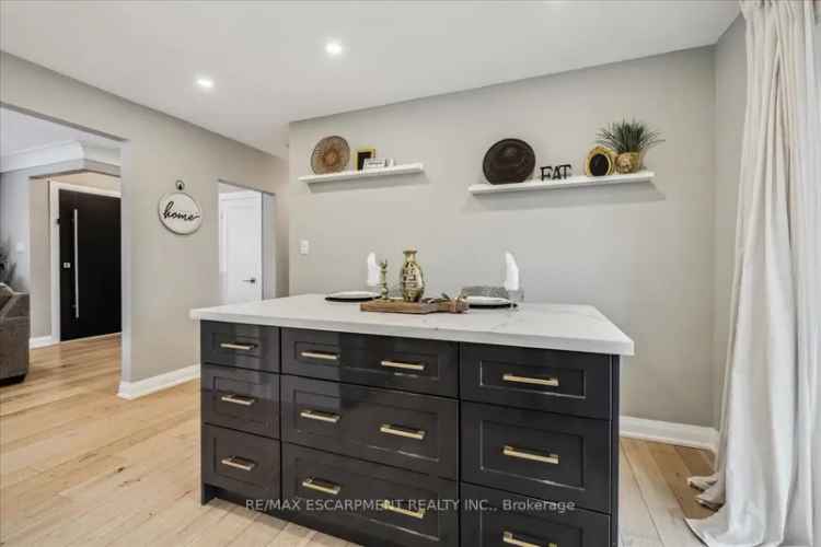 House For Sale in Burlington, Ontario