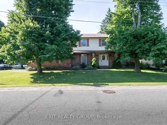 Charming 4-Bedroom Family Home in Brighton Near Presqu'ile Park