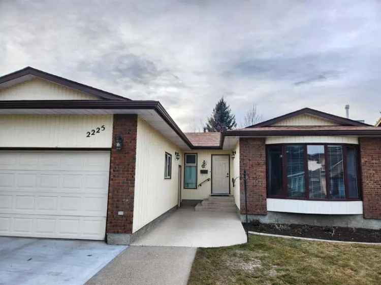 Buy Bungalow in Quiet Cul-de-sac Lethbridge with Modern Features