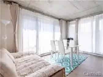 Large Condo near Atwater Metro and Market