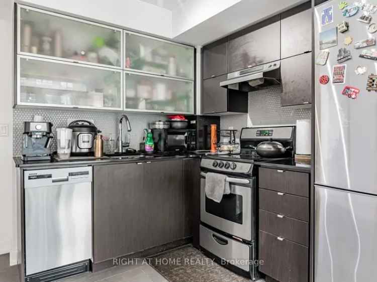 Downtown Toronto 1-Bedroom Condo - Cityplace - Low Fees