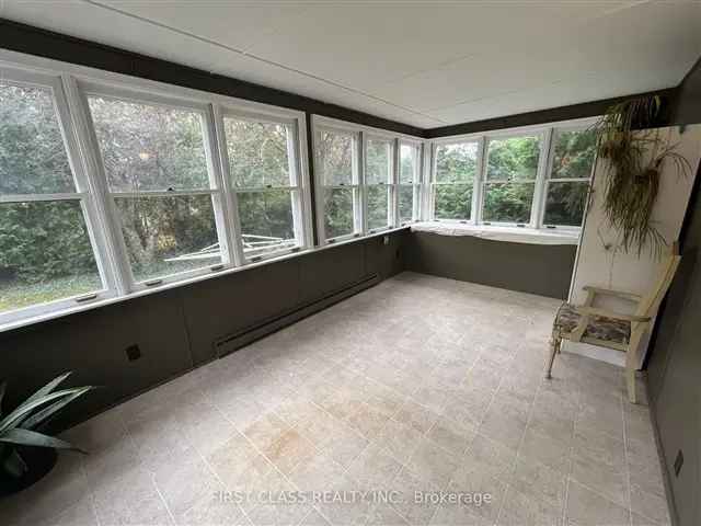 4 Bedroom 2 Storey House Sunroom Finished Basement Updated Kitchen