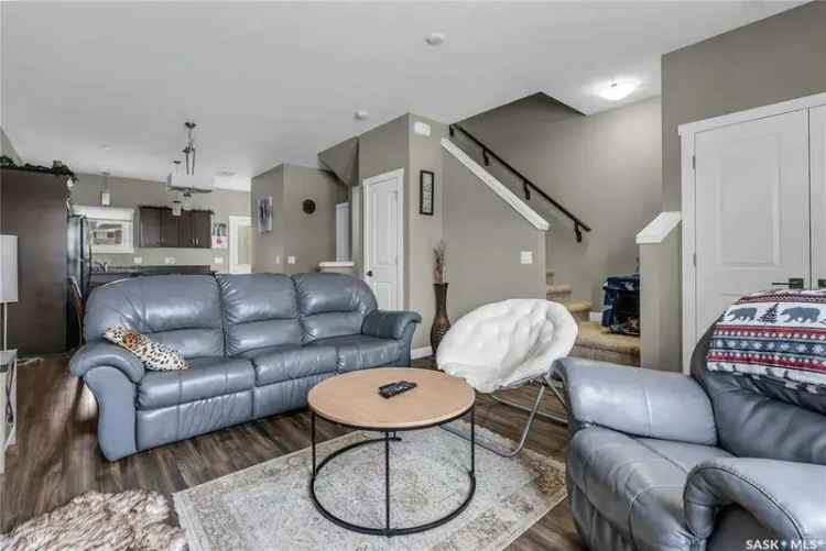 3-Bed 4-Bath Townhouse in Saskatoon Stonebridge - Modern Family Home