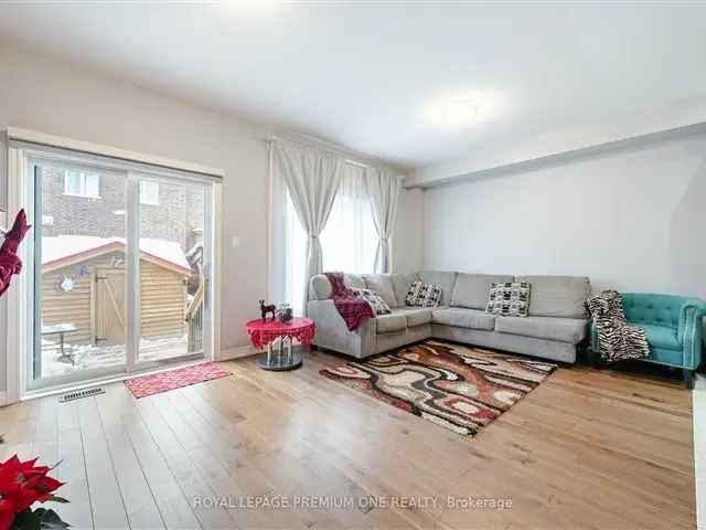 3-Bedroom Townhouse in Family-Friendly Georgina