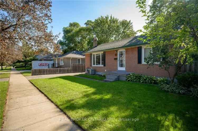 Renovated Bungalow in Kerr Village Oakville 2+2 Beds 2 Kitchens