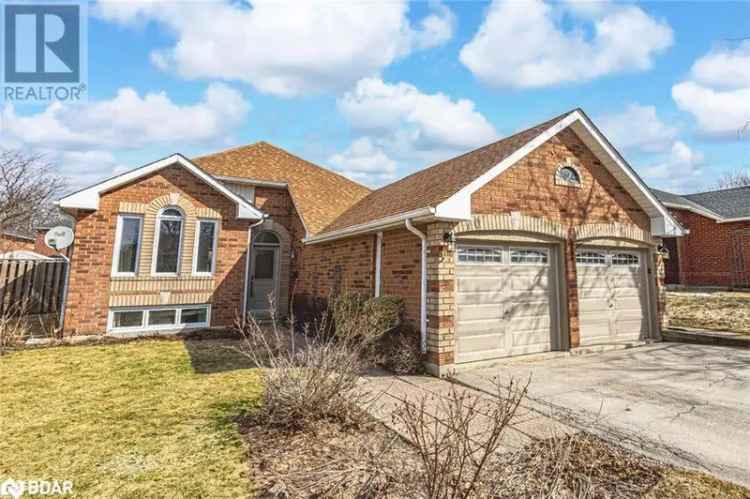 Updated Bungalow in Innishore Barrie Perfect for Multi Generational Living