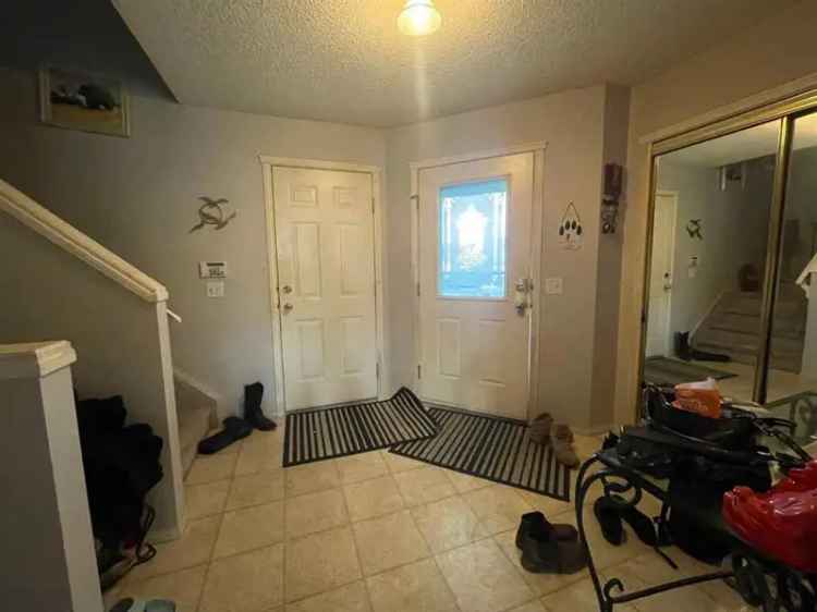 Duplex For Rent in Calgary, Alberta