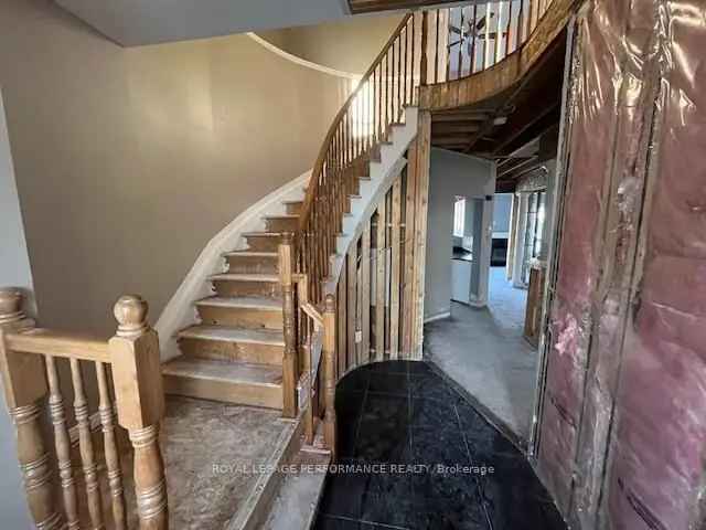 Barrhaven 3 Bedroom Home 2 Car Garage