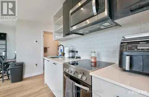 1 room apartment of 381 m² in Toronto