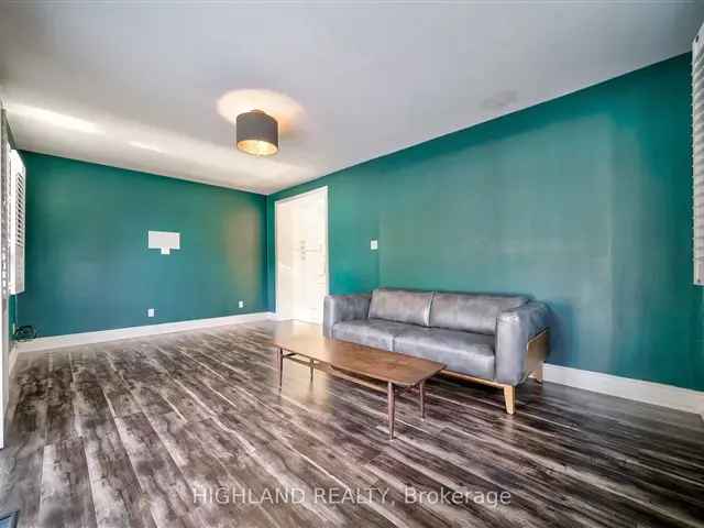 Streetsville Bungalow 3+1 Beds 3 Baths Modern Kitchen Family Friendly