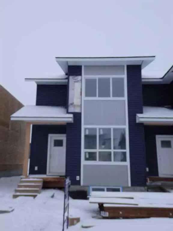 Townhouse For Rent in 24, Inglis Crescent, Red Deer, Alberta