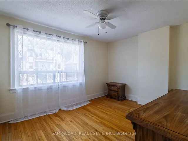 House For Sale in Toronto, Ontario