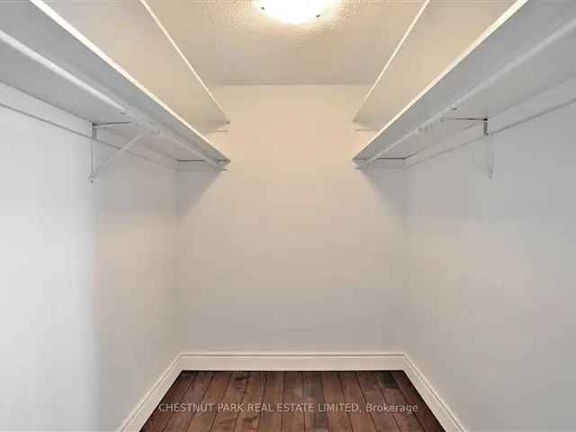 Spacious 2 1 Bed Condo With 2 Parking Spots - Renovated