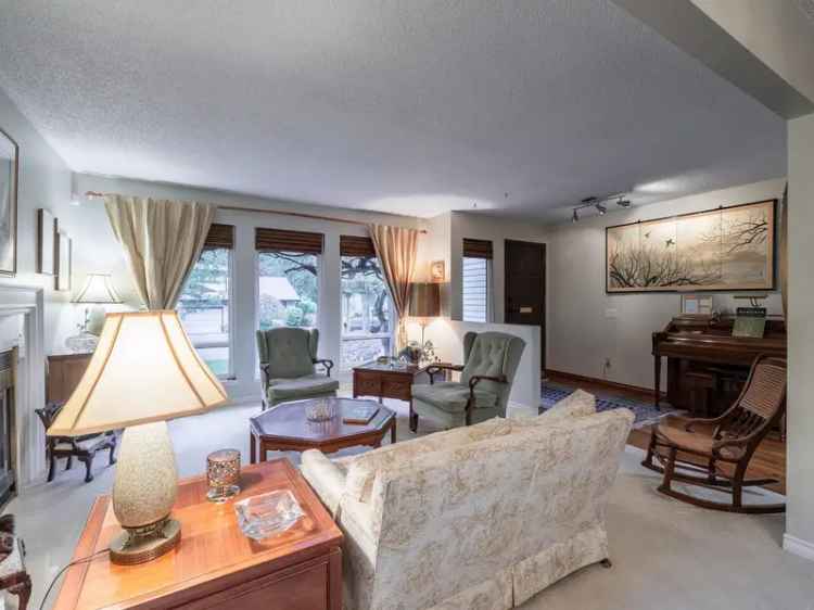3 Bedroom Single Family Home with Loft in Pinewood Catchment