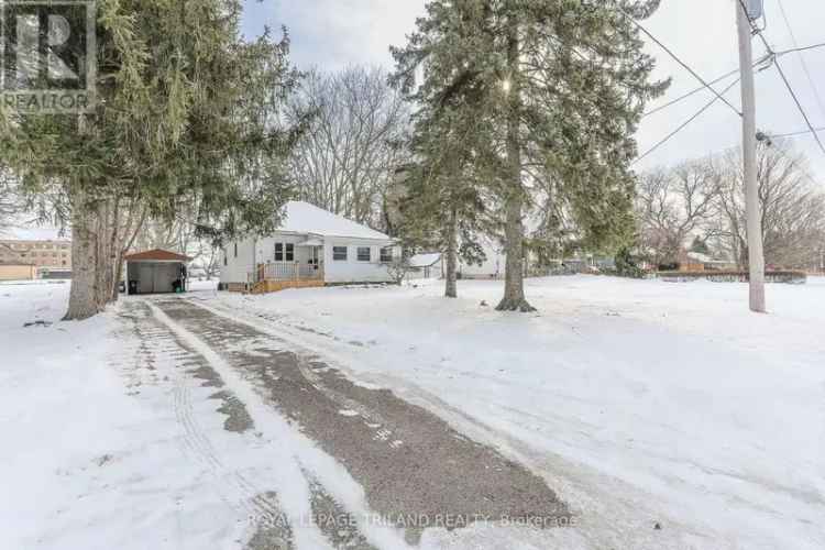 2-Bedroom Bungalow with Tiki Bar and Treed Lot