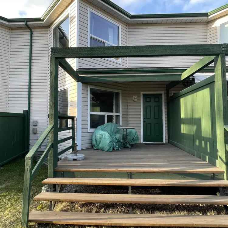 3-Bedroom Townhouse for Sale Near Shopping and Restaurants