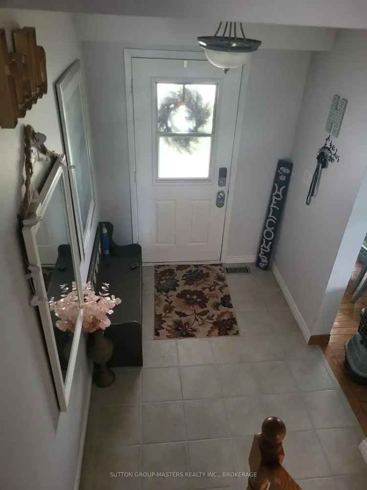 Amherstview Family Home - 3 Bed 2 Bath Semi-Detached