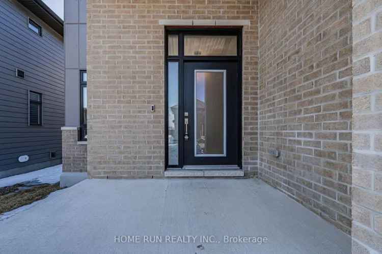 Stunning 5-Bedroom Urbandale Home in Riverside South