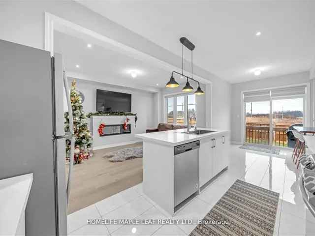 Luxury Semi-Detached Home in Vogue Queen Community