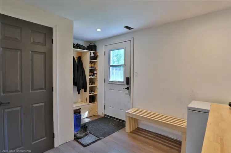 OVERSIZED DUPLEX: 2x 3-Bedroom Units, Renovated