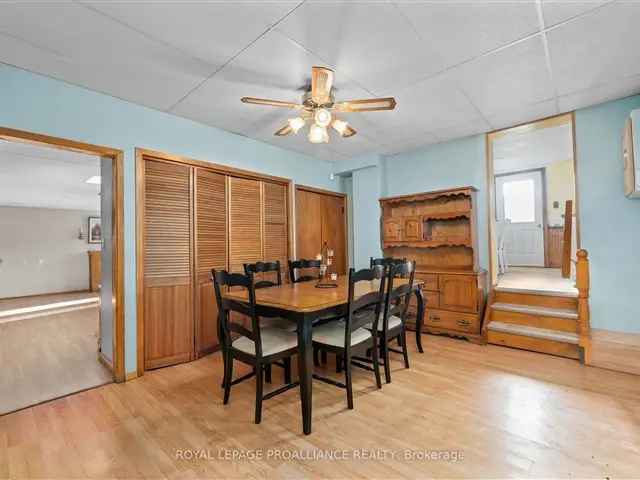 House For Sale in Quinte West, Ontario