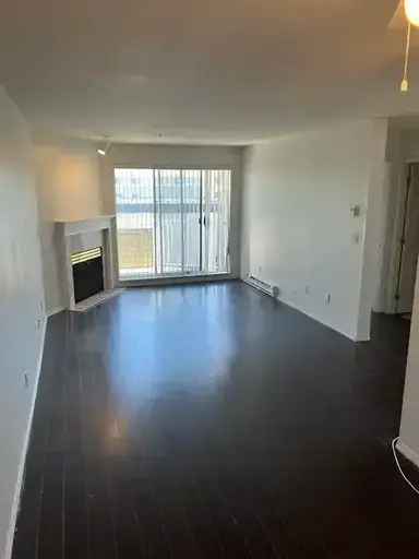 Rent Ground Level Unit 2 Bed 2 Bath in Downtown Abbotsford