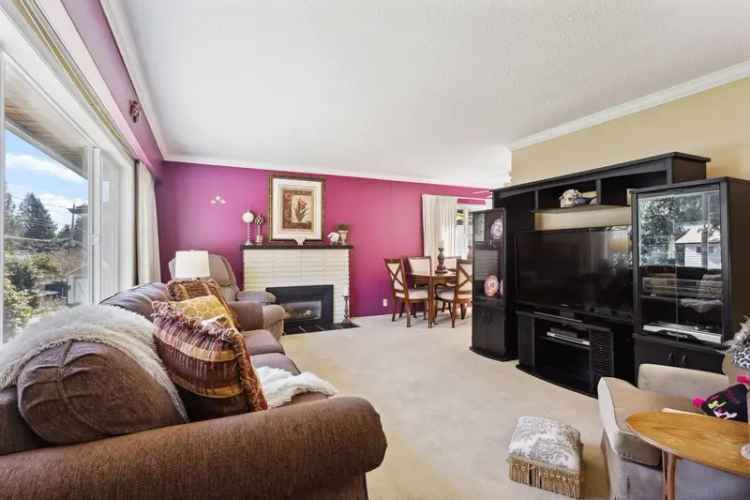 Lynn Valley House 3 Beds 1 Bath Plus Suite Large Garage