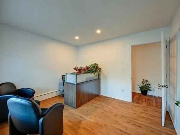 Commercial Building Office for Sale Repentigny