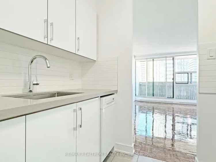 Rent One Bedroom Apartment in Heart of the City with Great Amenities