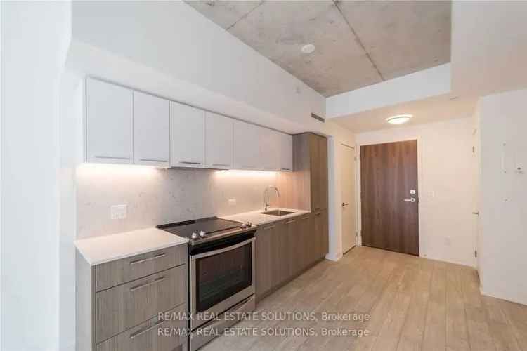 Riverside Square Condo: Spacious Open-Concept with Balcony and Locker