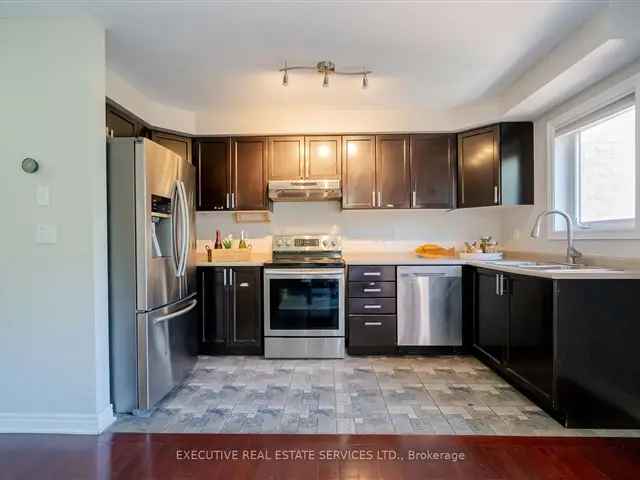 Townhouse For Sale in Brampton, Ontario