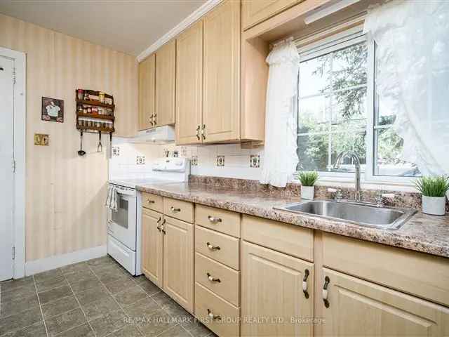 House For Sale in Greater Napanee, Ontario