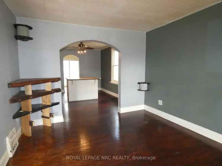 1250 Sq Ft 2-Storey Home 3 Bedrooms Near Downtown Welland