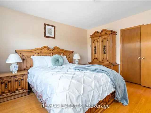 Semi-Detached Home in Maple Leaf 3 Beds 2 Baths Updated