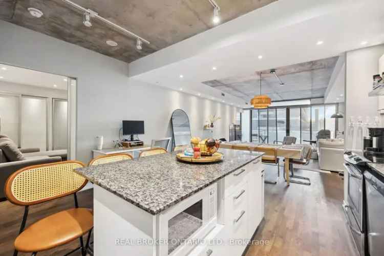 House For Sale in 95, Bathurst Street, Toronto, Ontario
